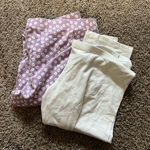 2 pair of leggings